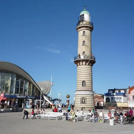 Captain Hook: Dz Kutter, In Leuchtturmnaehe Rostock